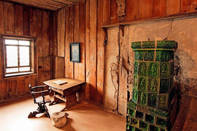 In diesem Raum  auf der Wartburg soll Luther das Neue Testament bersetzt haben.  | Foto: Thringer Tourismus GmbH