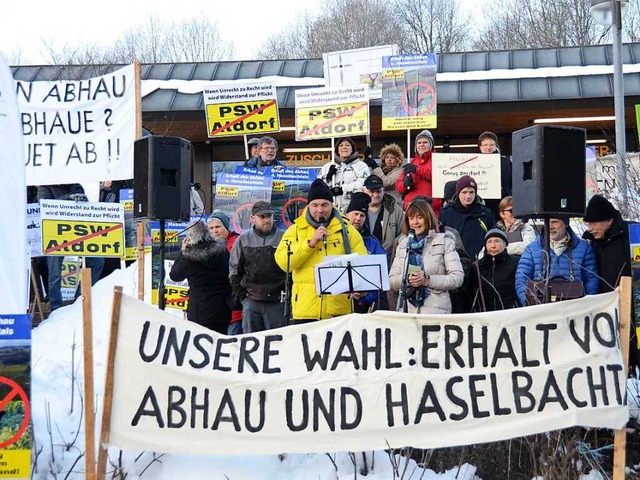 Bei Eisesklte versammelten sich die Demonstranten vor der Seebodenhalle.  | Foto: Konstantin Grlich