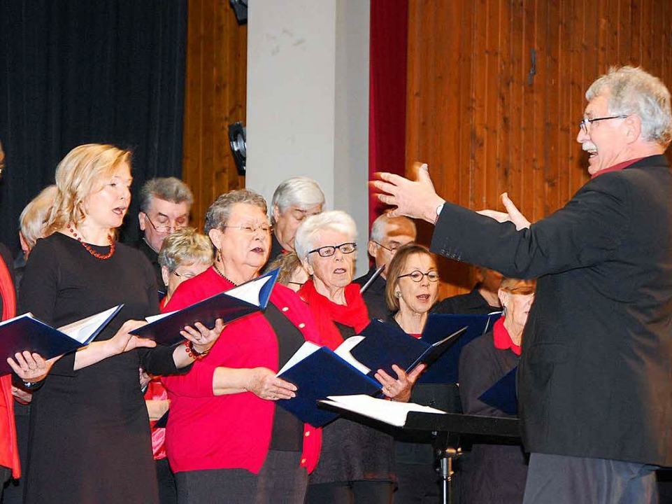 Snger und Sngerinnen gestalteten das Rahmenprogramm.  | Foto: Herbert Frey