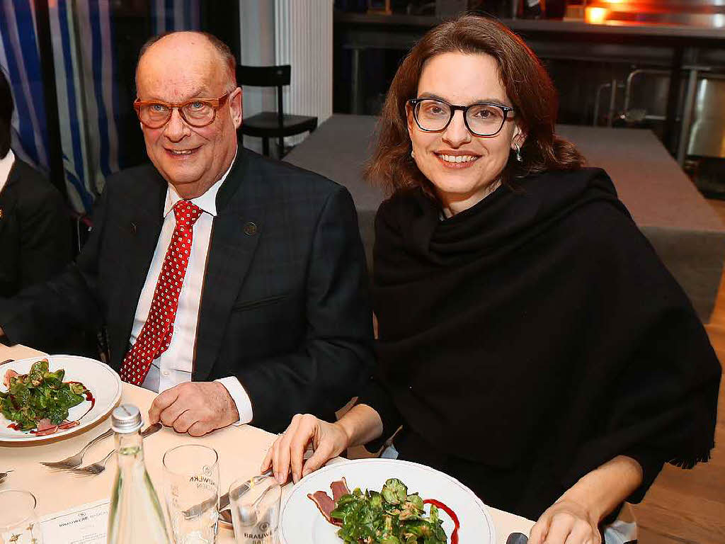 Michael Nitze, rund 40 Jahre in der Geschftsfhrung der Kronenbrauerei  ttig, und Julia Stetter, Vertreterin der nchsten Generation, die viel zum Gelingen des Brauwerks Baden beigetragen hat.
