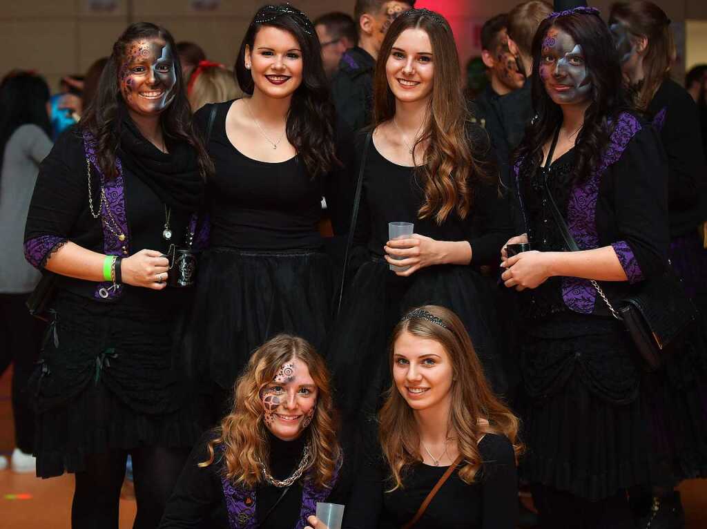 Bestens gelaunte Besucherinnen aus Weizen stellten sich zum Gruppenfoto.