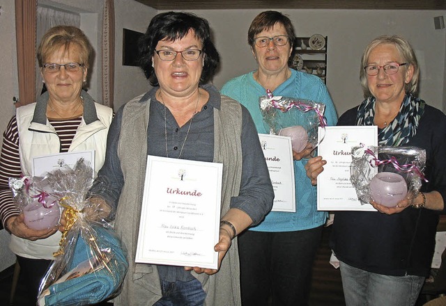 Die Landfrauen Waldau ehrten (von link...rete Rombach und Angelika Fhrenbach.   | Foto: Gaby Beha