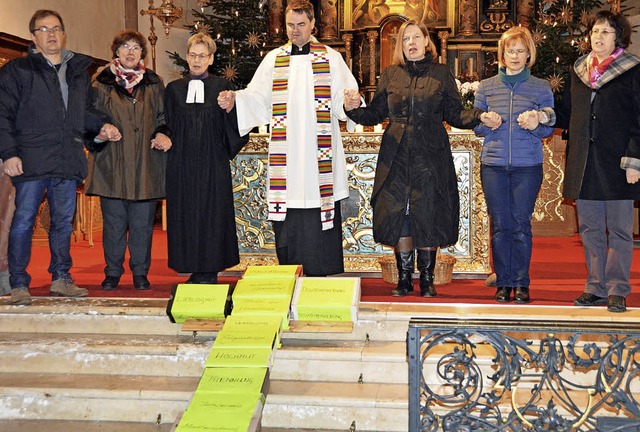 Gemeinsam beteten sie das Vaterunser v...unner und Christel Huber (von links).   | Foto: Gerhard Lck/Privat
