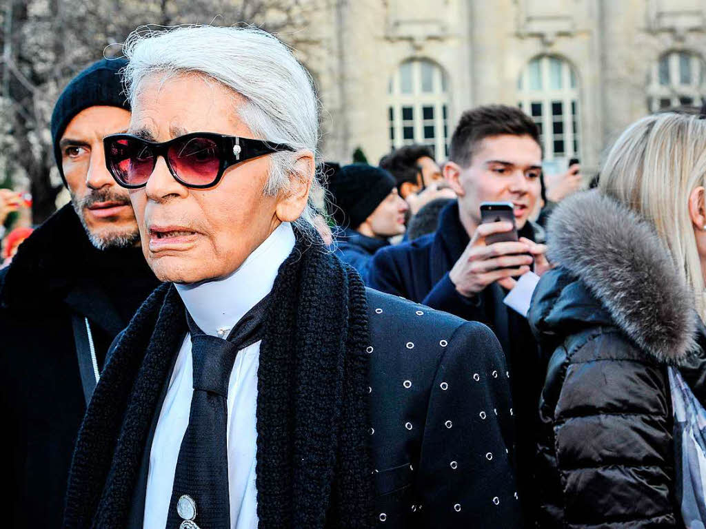 Der Modeschpfer Karl Lagerfeld kommt zur Dior Fashion Show.