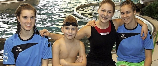 Teilnehmer der Schwimmabteilung des SV... Carolin Thoma und Tina Schindelhauer   | Foto: Verein