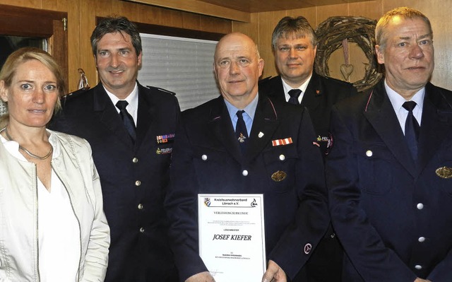 Grund zur Freude hatten Frhnds Brger... Kommandant Franz Faller (von  links).  | Foto: gerhard Wiezel