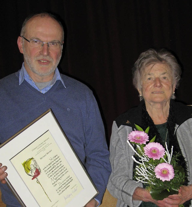 Der Kirchenchor dankte den langjhrige...itz und Rainer Springhorn (von links)   | Foto: Ulrike Spiegelhalter