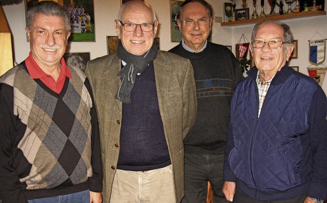 Die Vorsitzenden der Seniorenunion Bad...itzenden Emil Schilling (von rechts).   | Foto: Stotz