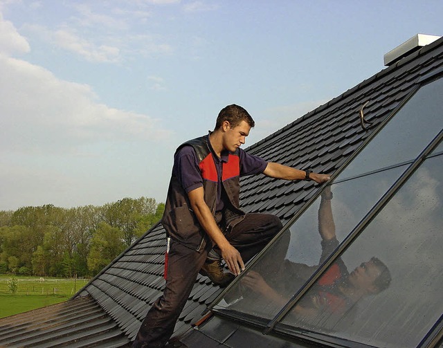 Das Berufsbild des Dachdeckers wandelt...m Spezialisten fr die  Gebudehlle.   | Foto: hf.redaktion