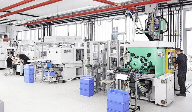 Hochspezialisierte Kunststoffteile werden bei Pfaff in Waldkirch produziert.  | Foto: pr