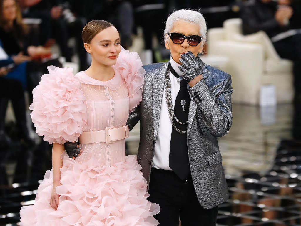 Designer Karl Lagerfeld bei der Show von Chanel