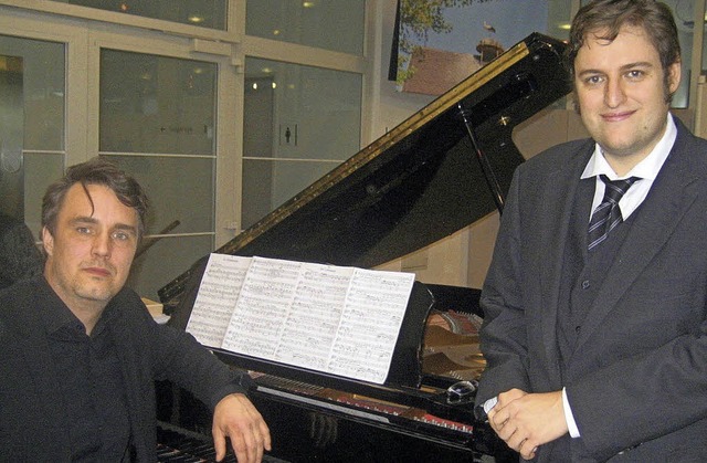 Maximilian Lika (rechts) und Sebastian...n die Winterreise von Franz Schubert.   | Foto: Andrea Steinhart