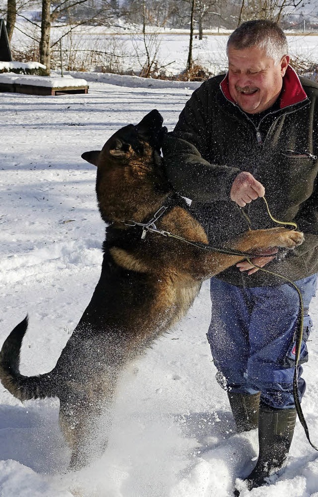 Vorsitzender Hanspeter Schulte mit seinem Hund   | Foto: Hege