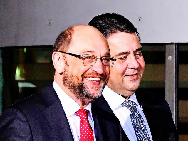 Martin Schulz und Sigmar Gabriel bei d...essekonferenz in Berlin am 24. Januar.  | Foto: AFP