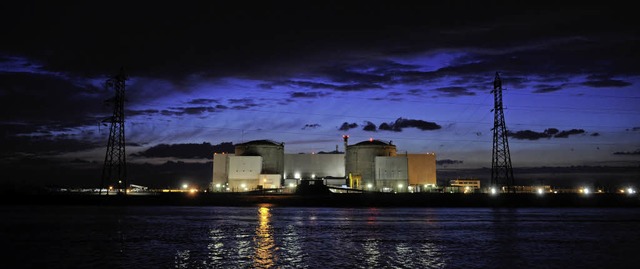 Atomkraftwerk Fessenheim in der Dmmerung   | Foto: afp