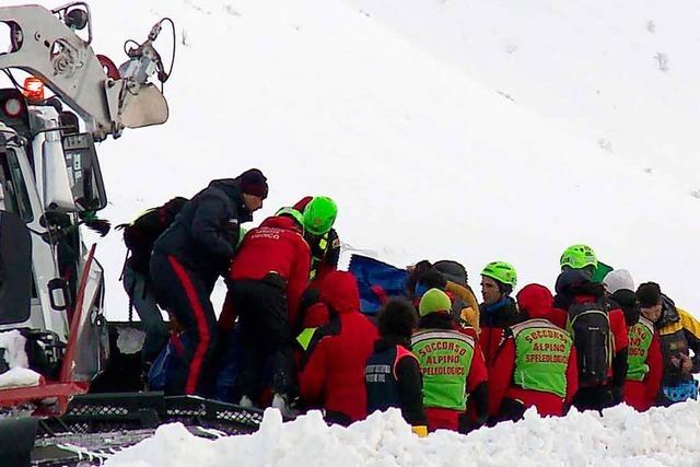 Rettungshubschrauber strzt in Erdbebenzone ab