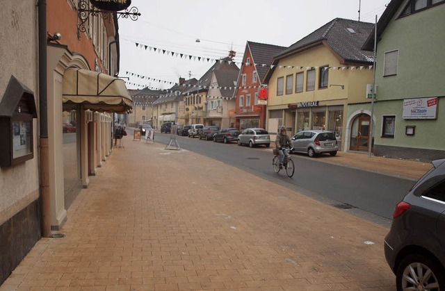 Unterschriften fr mehr Parkpltze vor...erzeit Geschftsleute in Herbolzheim.   | Foto: Michael Haberer