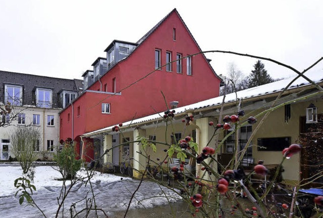 Fr den Flachbau (rechts), in dem sich...adtverwaltung eine Bauvoranfrage vor.   | Foto: Thomas Kunz