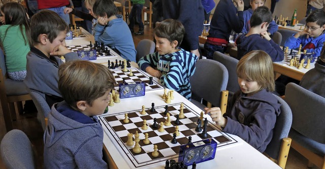 Hohe Konzentration an den Schachbrettern  | Foto: Georg Vo