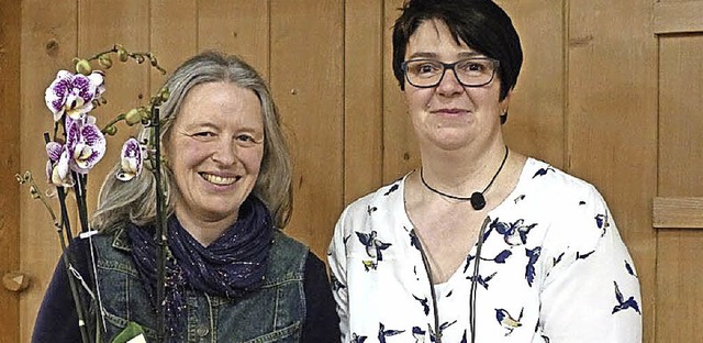 Vorsitzende Veronika Lickert (rechts) ...kert fr ihr jahrelanges Engagement.    | Foto: Privat