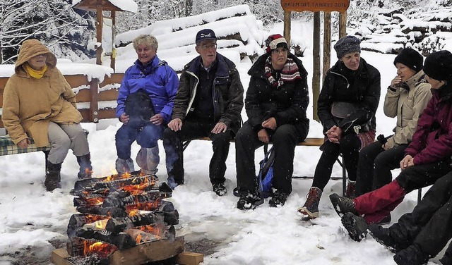 Rast am knisternden Lagerfeuer bei der Martinsbhlhtte.   | Foto: Zillgith