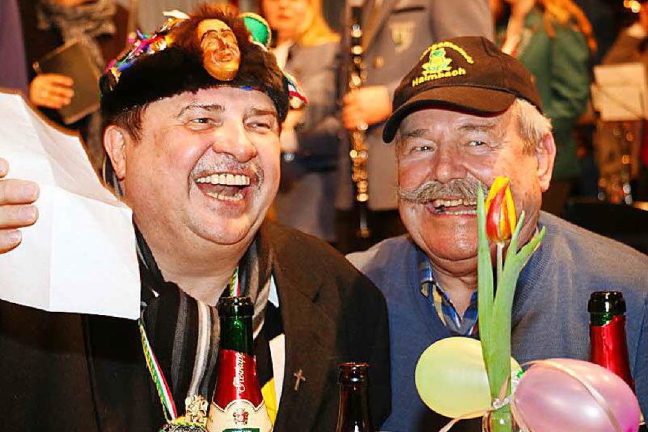 Ein fröhlich-unterhaltsames Fest gab es zum 60. Geburtstag von Pfarrer Klaus Fietz. Der Feier im Pfarrheim ging ein Dankgottesdienst in der Pfarrkirche Heilig Geist voraus. Ein fröhlich-unterhaltsames Fest gab es zum 60. Geburtstag von Pfarrer Klaus Fietz. Der Feier im Pfarrheim ging ein Dankgottesdienst in der Pfarrkirche Heilig Geist voraus.