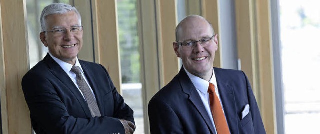 Vorstandsvorsitzender Gnther Heck (li...r die Volksbank Dreilndereck zurck.  | Foto: Volksbank