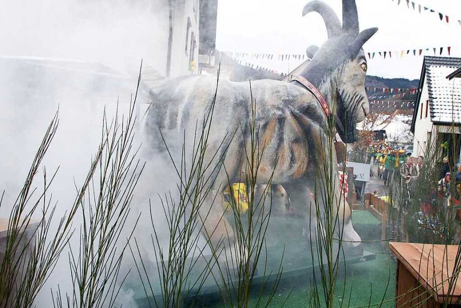 Der große Umzug am Sonntag beim Berg-un-Tal-Treffen. (Foto: Heidi Foessel) Der große Umzug am Sonntag beim Berg-un-Tal-Treffen. (Foto: Heidi Foessel)
