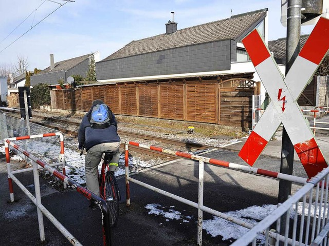 Durchaus diffizil ist die Benutzung de...bergangs Platanenweg in Bad Krozingen.  | Foto: Hans-Peter Mller