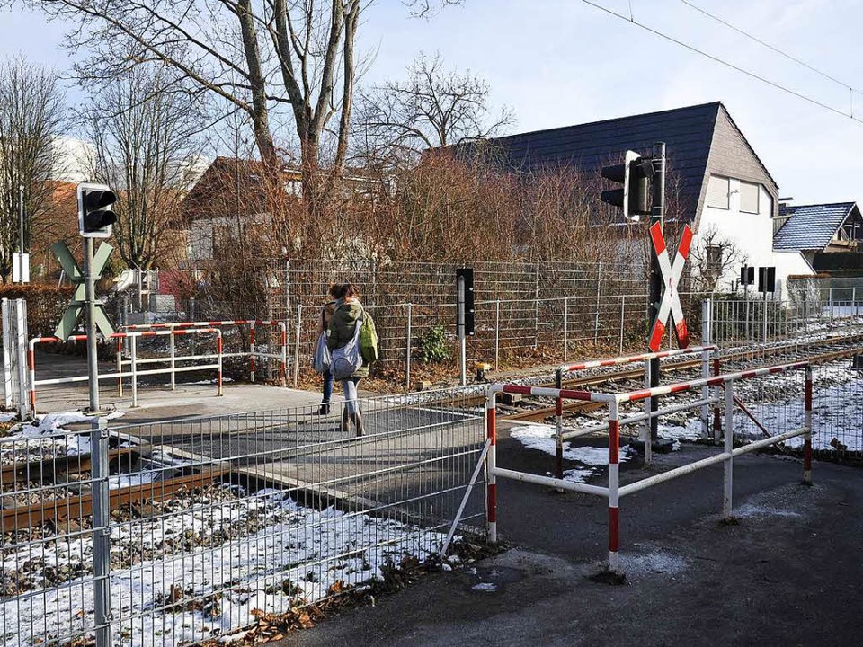 Durchaus diffizil ist die Benutzung de...bergangs Platanenweg in Bad Krozingen.  | Foto: Hans-Peter Mller