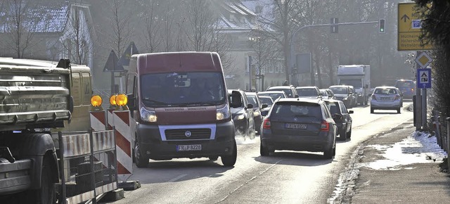 Erste Staus gab es auf  Staufens Ortsd...eute soll die groe Baustelle folgen.   | Foto: Hans-Peter Mller