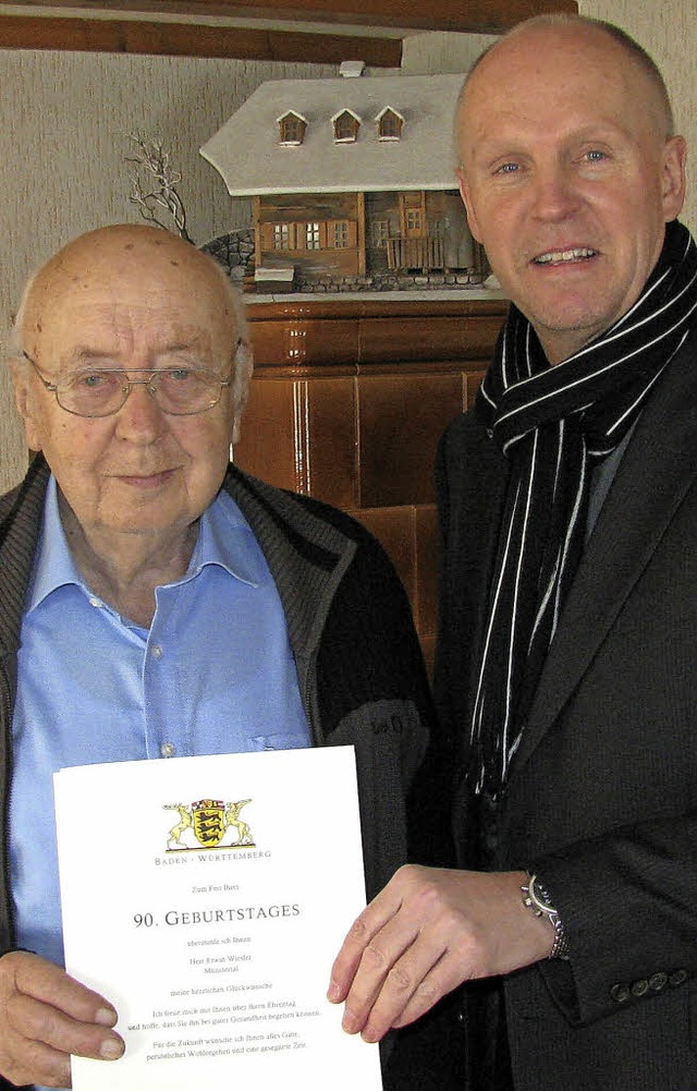 Mnstertals Brgermeister Rdiger Ahle...rte Erwin Wiesler zum 90. Geburtstag.   | Foto:  Manfred Lange