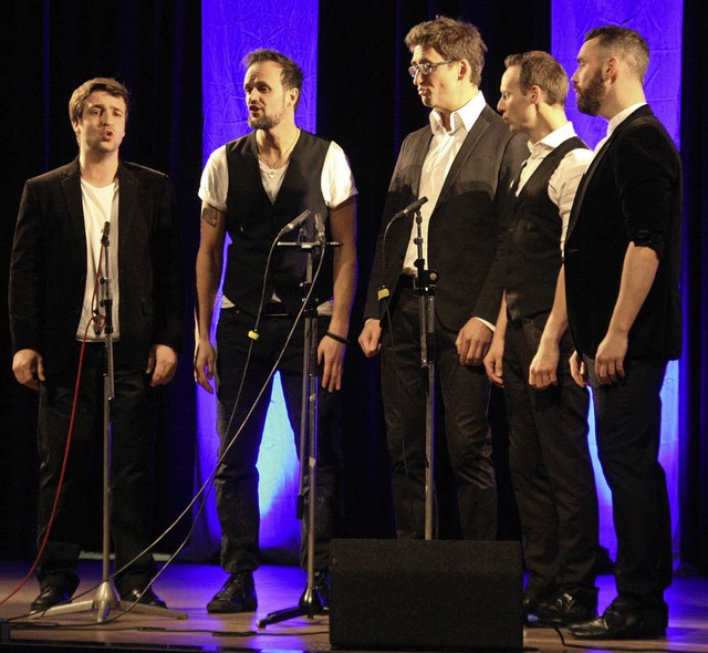 Das A-cappella-Qunintett vocaldente dr...Krozinger Kurhaus ordentlich aufs Gas.  | Foto: Ute Wehrle