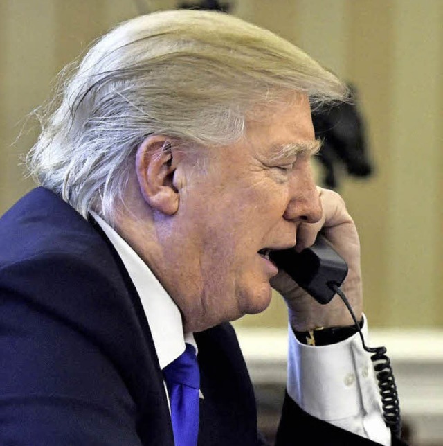 Trump am Apparat: beim Telefonat mit Angela Merkel   | Foto: AFP