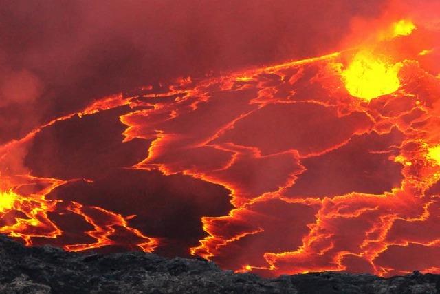 Vulkan über Stadt gefährdet zehntausende Bewohner