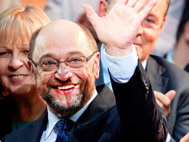 Martin Schulz lsst sich von den Genossen feiern.  | Foto: dpa