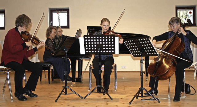 Das Mondstein-Quartett bietet eine Beg... (Bratsche), Gaby Schumacher (Cello).   | Foto: Hildegard Karig