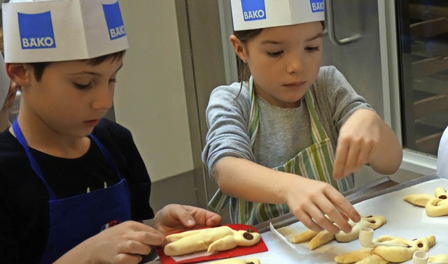 <BZ-FotoAnlauf>Lions Club:</BZ-FotoAnlauf> Kinder ben in der Bckerei Kotz.   | Foto: wolfgang Hartig