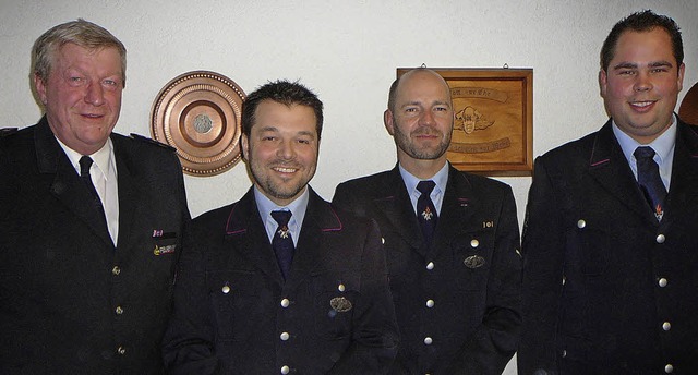 Werner Schmid ehrte Andreas  und Tino ...er Schirmer gratulierte (von links).    | Foto: Mck
