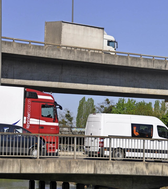Zur Finanzierung der Autobahnen und  d...e Schweiz einen neuen Fonds auflegen.   | Foto: Gramespacher