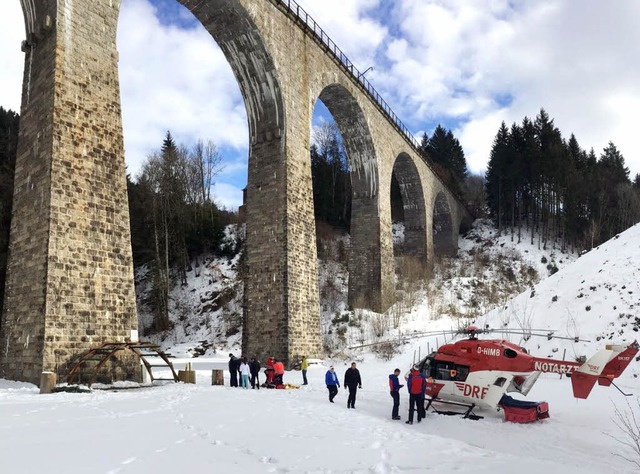 Der verletzte Springer wurde mit dem Hubschrauber in die Klinik transportiert.  | Foto: Bergwacht Schwarzwald