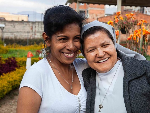 Amparo Chambo (links) hat die Prostitu...rt den Orden der Hermanas Adoratrices.  | Foto: Thomas Wagner / Caritas international