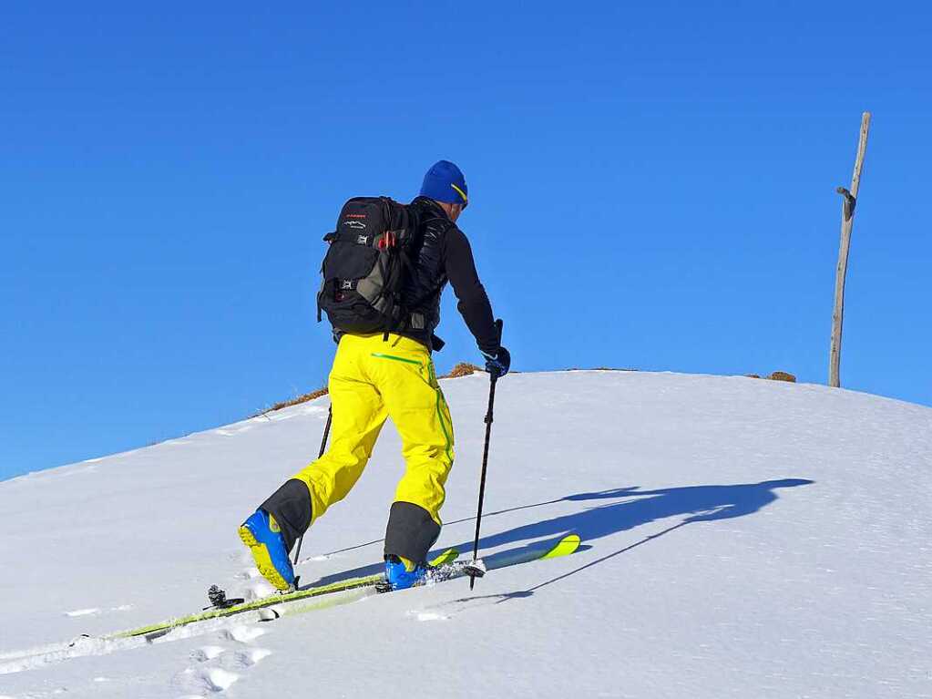 Der Himmel strahlt, die Sonne lacht: Perfekte Voraussetzungen fr eine Skitour im Bregenzerwald.