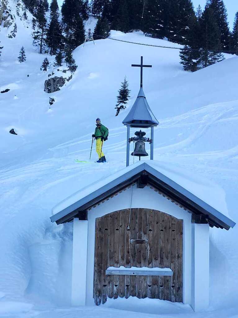 Der Himmel strahlt, die Sonne lacht: Perfekte Voraussetzungen fr eine Skitour im Bregenzerwald.