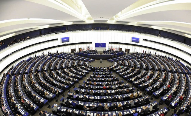 Europas Vorzeigezimmer: der Plenarsaal im Europischen Parlament in Straburg   | Foto: dpa/Bamberger (2)