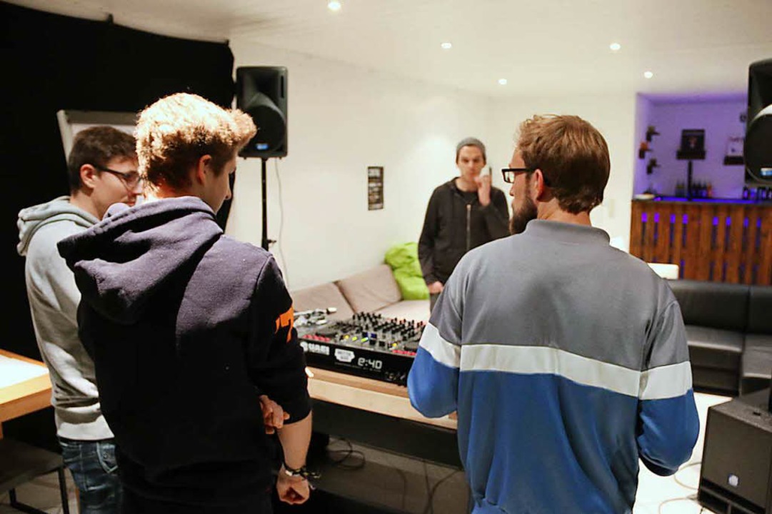 Auflegen mit Vinyl beim DJ-Workshop der Bretterbude e.V  | Foto: Felix Klingel