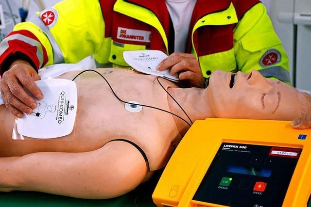 Karsau: Unbekannte stehlen Defibrillator