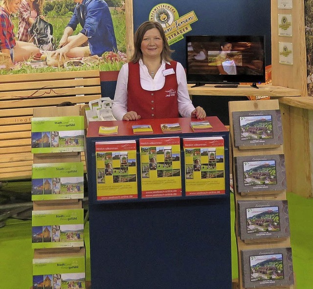 Der Seelbacher Messestand mit Beate Mller im Einsatz.   | Foto: Gemeinde