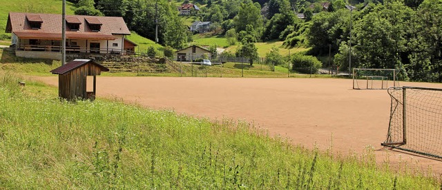 Aus dem Hartplatz in Malsburg soll ein Kunstrasenfeld fr die Kicker werden.   | Foto: Rolf-Dieter Kanmacher