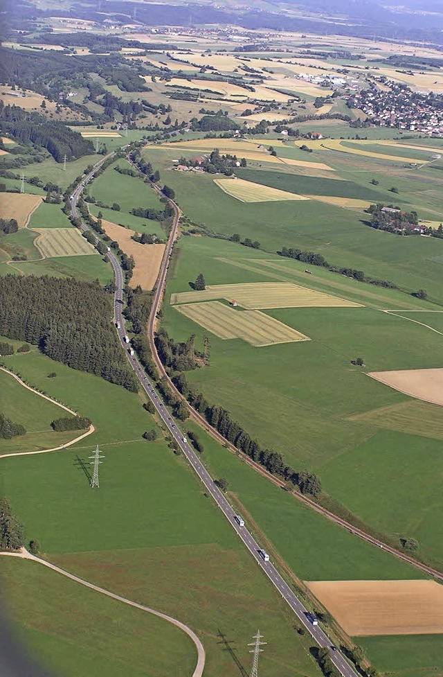 Die Bundesstrae 31 soll im Hochschwar...in drei Teilstcken ausgebaut werden.   | Foto: Christa Maier